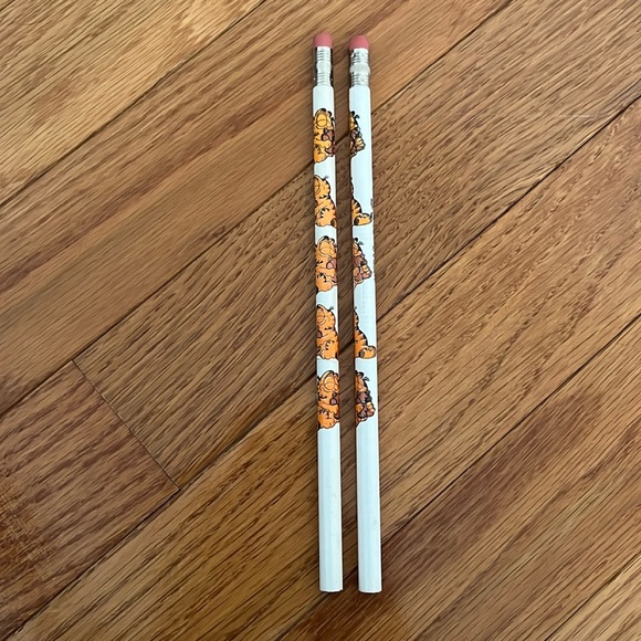 Set of Two (2) Vintage Garfield the Cat Pencils White Background Never Sharpened - Picture 2 of 9